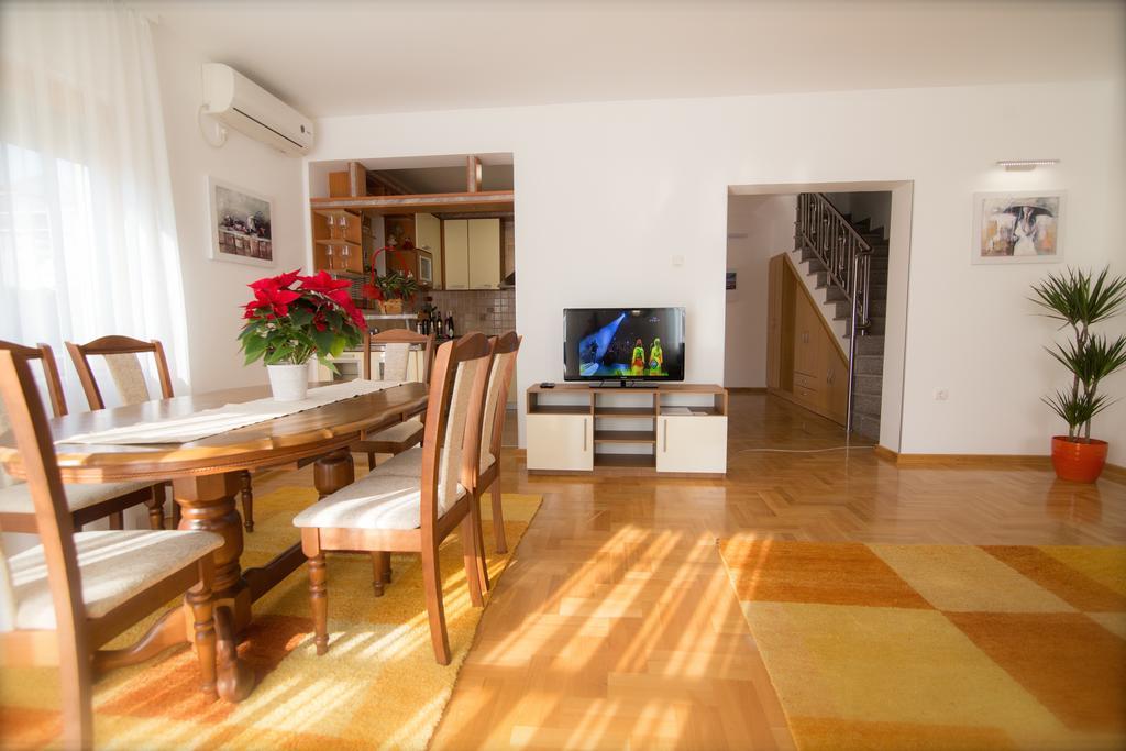 Luxury Apartments Tasa Требине Екстериор снимка