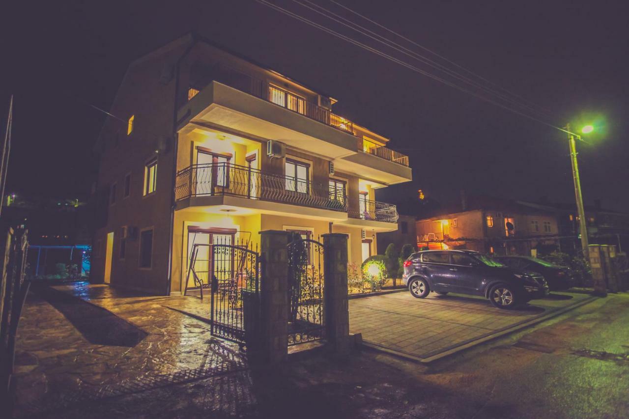 Luxury Apartments Tasa Требине Екстериор снимка