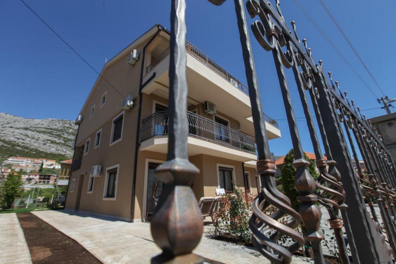 Luxury Apartments Tasa Требине Екстериор снимка