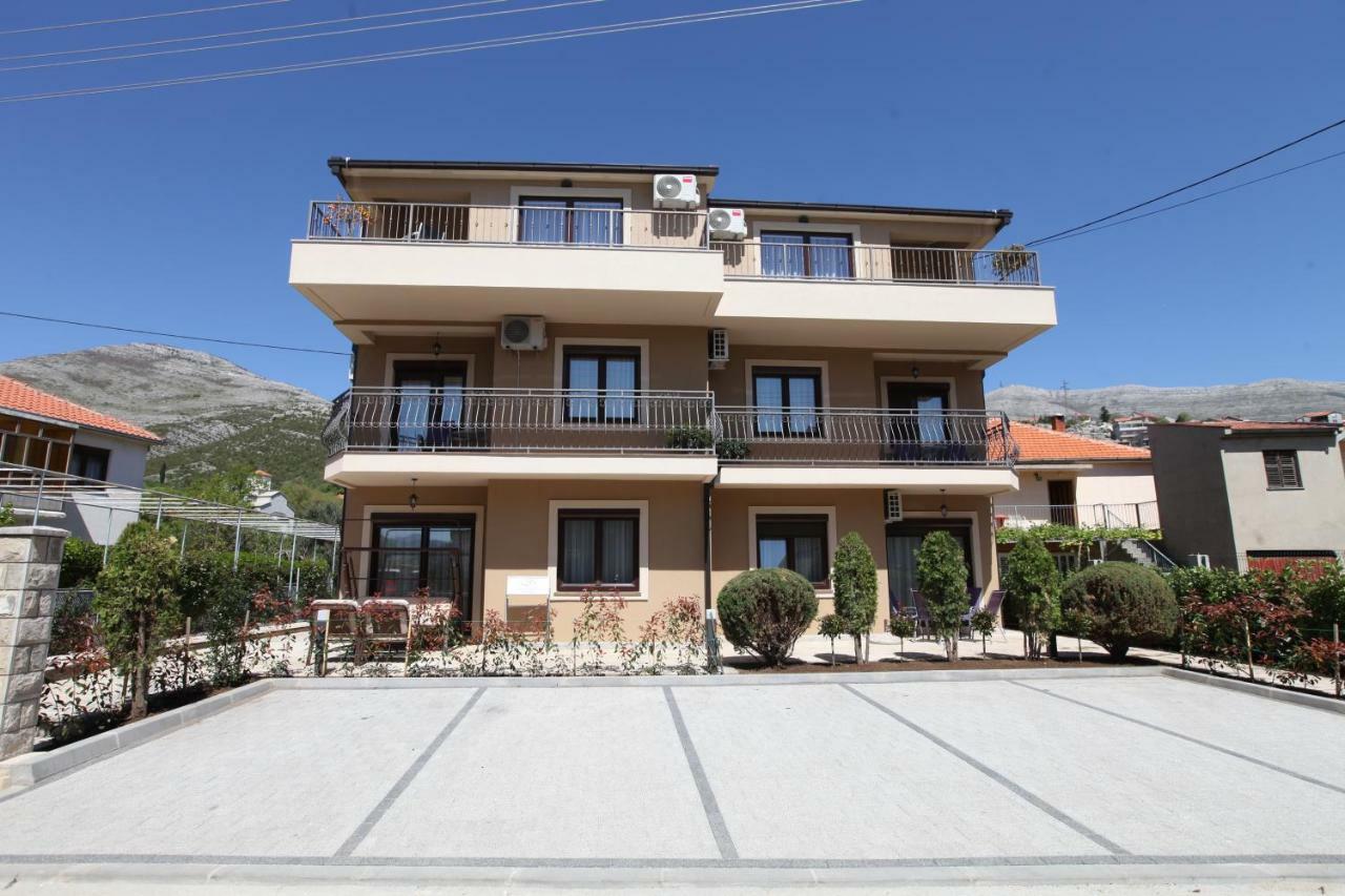 Luxury Apartments Tasa Требине Екстериор снимка